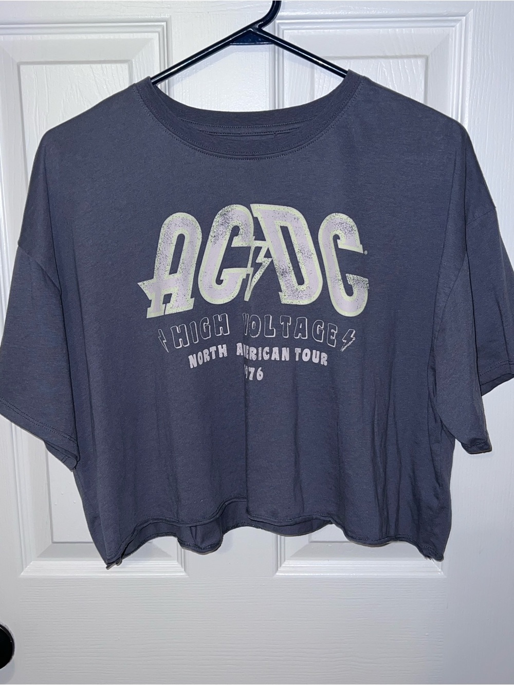 AC/DC Women’s L High Voltage 1976 Tour Cropped Graphic Band Tee